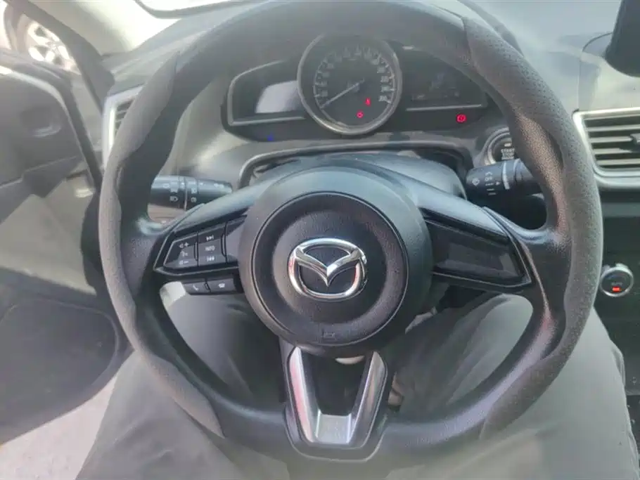Mazda 3 Axela 2017 — фото 15