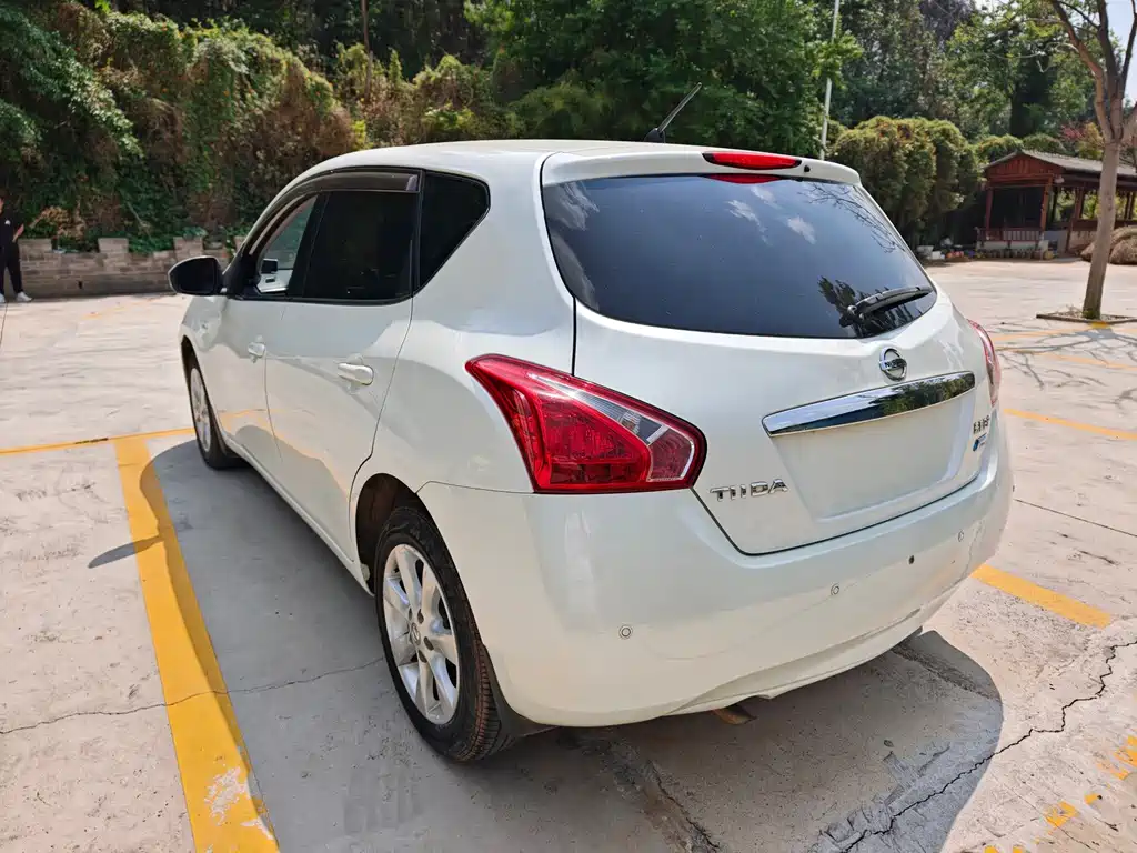 Nissan Tiida 2015 — фото 9