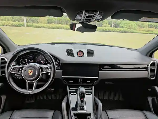 Porsche Cayenne 2022
