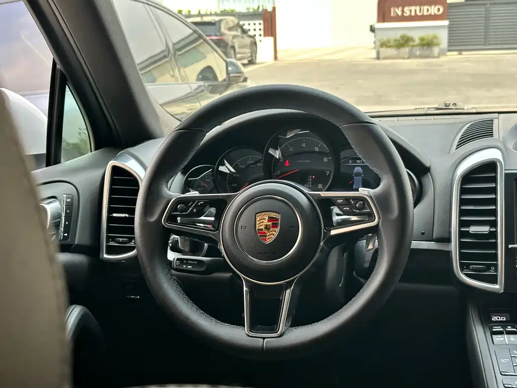 Porsche Cayenne 2015 — фото 23