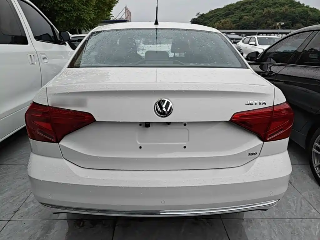 Volkswagen Jetta 2017 — фото 4