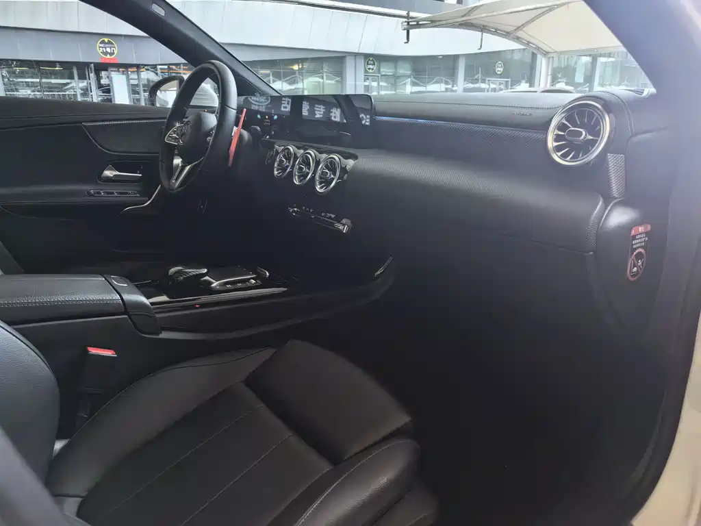 Mercedes-Benz A-Class 2022 — фото 14