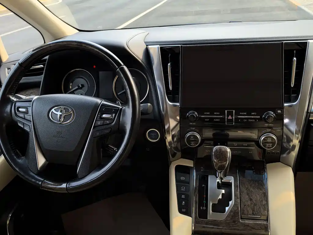 Toyota Vellfire 2022 — фото 13