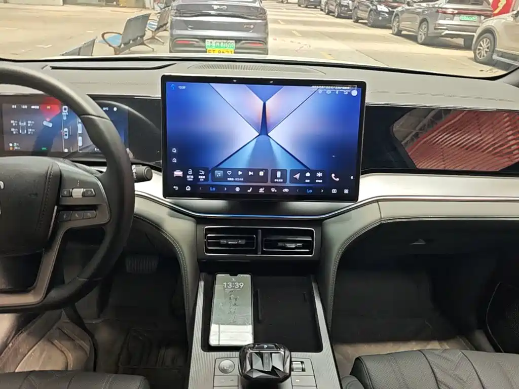 BYD Song L DM-i 2025 — фото 13