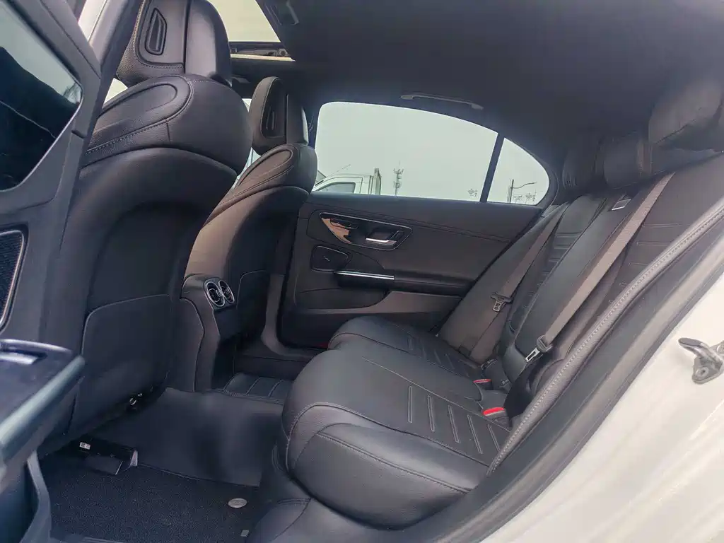 Mercedes-Benz C-Class 2023 — фото 18