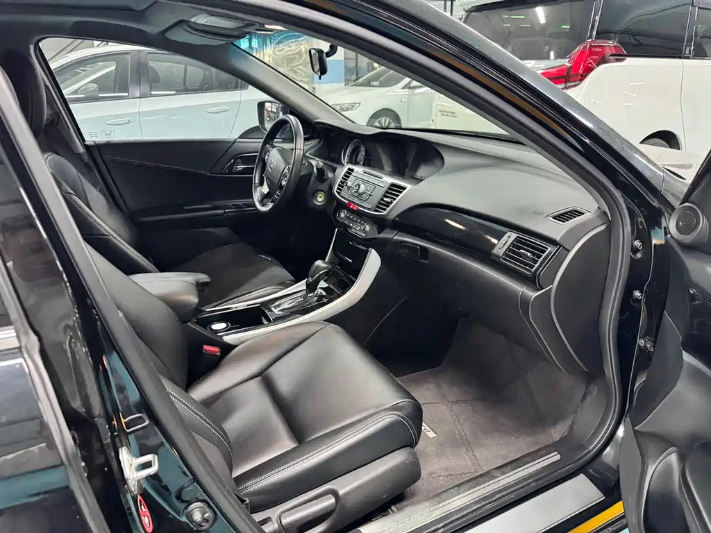 Honda Accord 2016 — фото 8