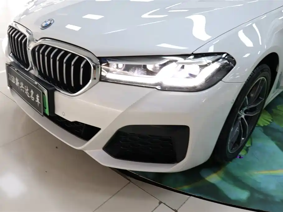 BMW 5 Series New Energy 2023 — фото 25