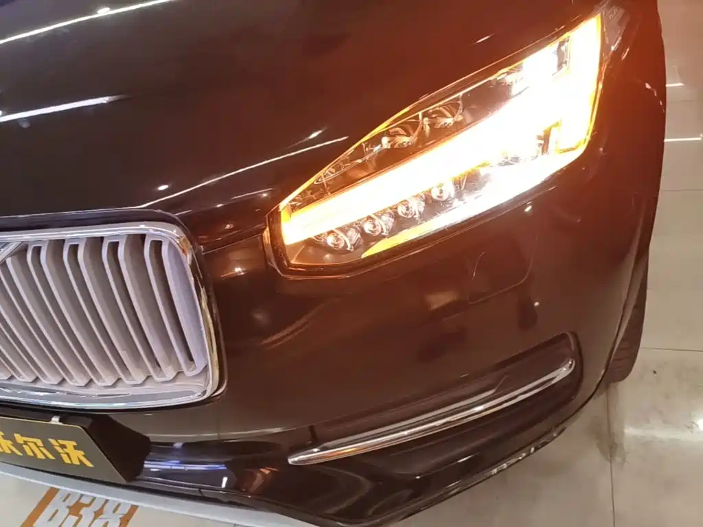 Volvo XC90 2017 — фото 24