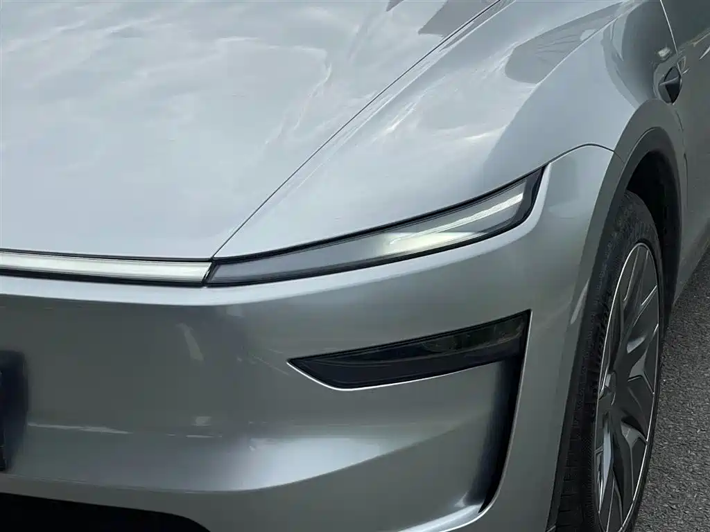Tesla Model Y L 2025 — фото 2