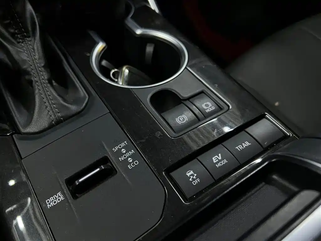 Toyota Crown Kluger 2024 — фото 10