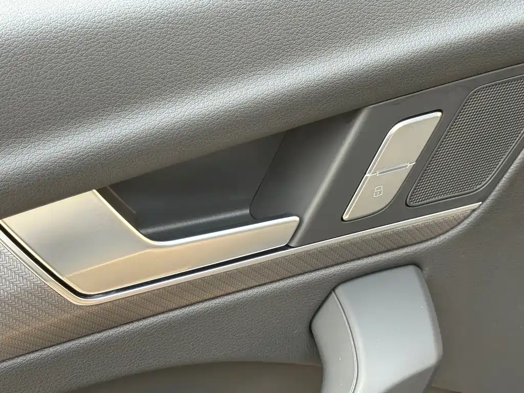 Audi Q5L 2023 — фото 21
