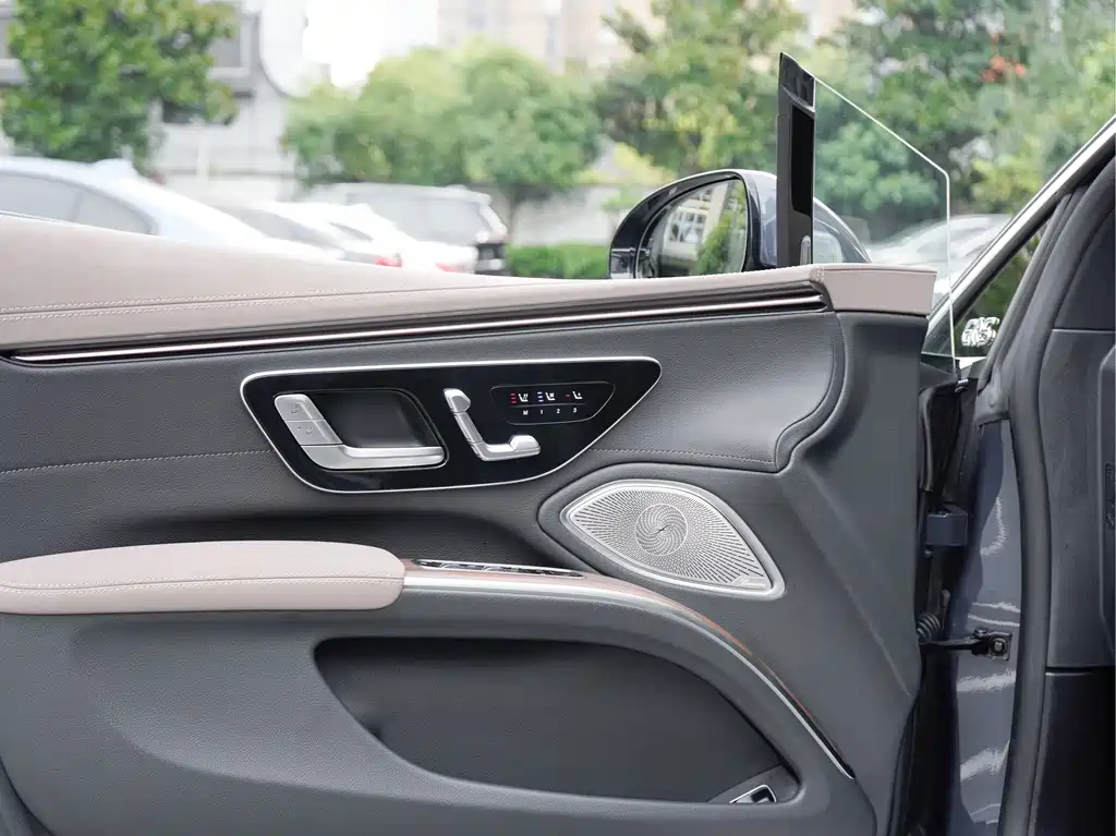 Mercedes-Benz EQS 2023 — фото 13