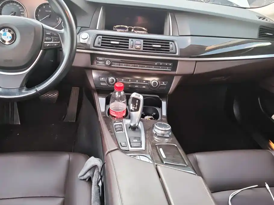 BMW 5 Series 2016 — фото 16