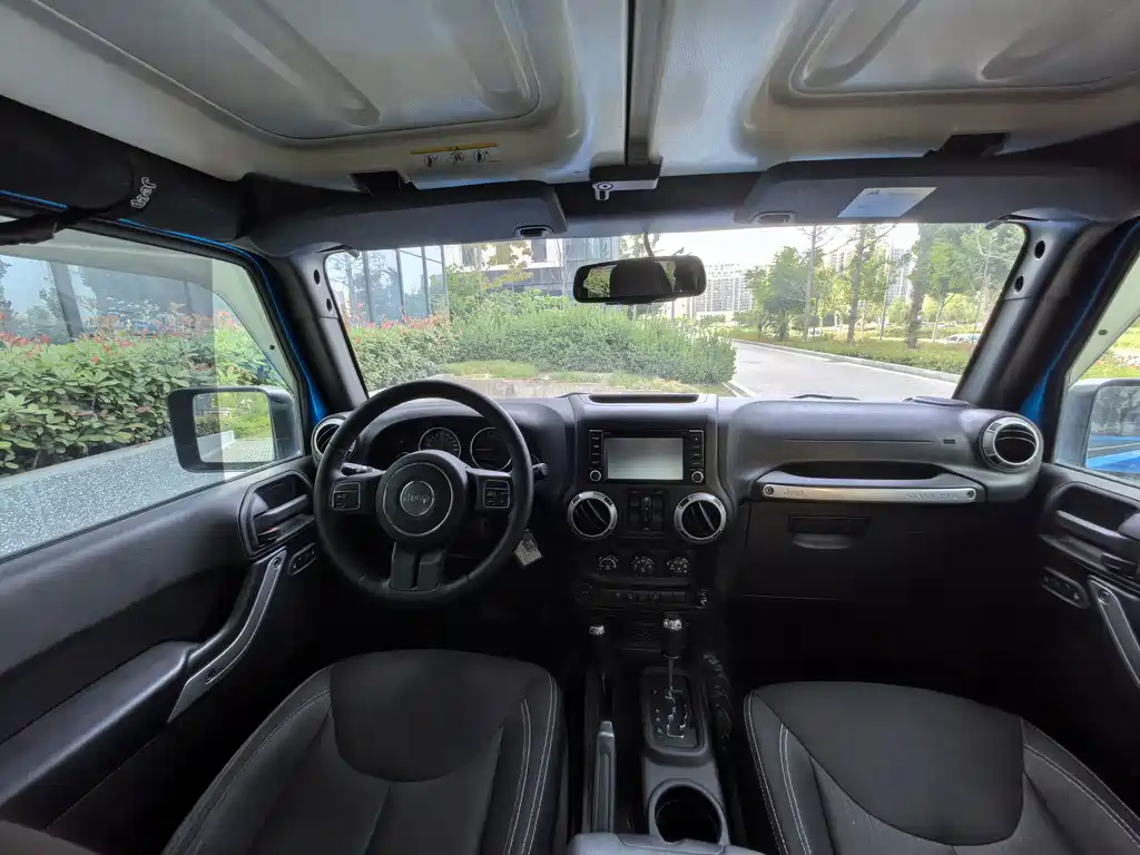 Jeep Wrangler 2016 — фото 16