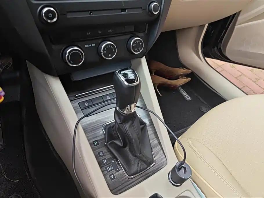 Skoda Octavia 2015 — фото 16