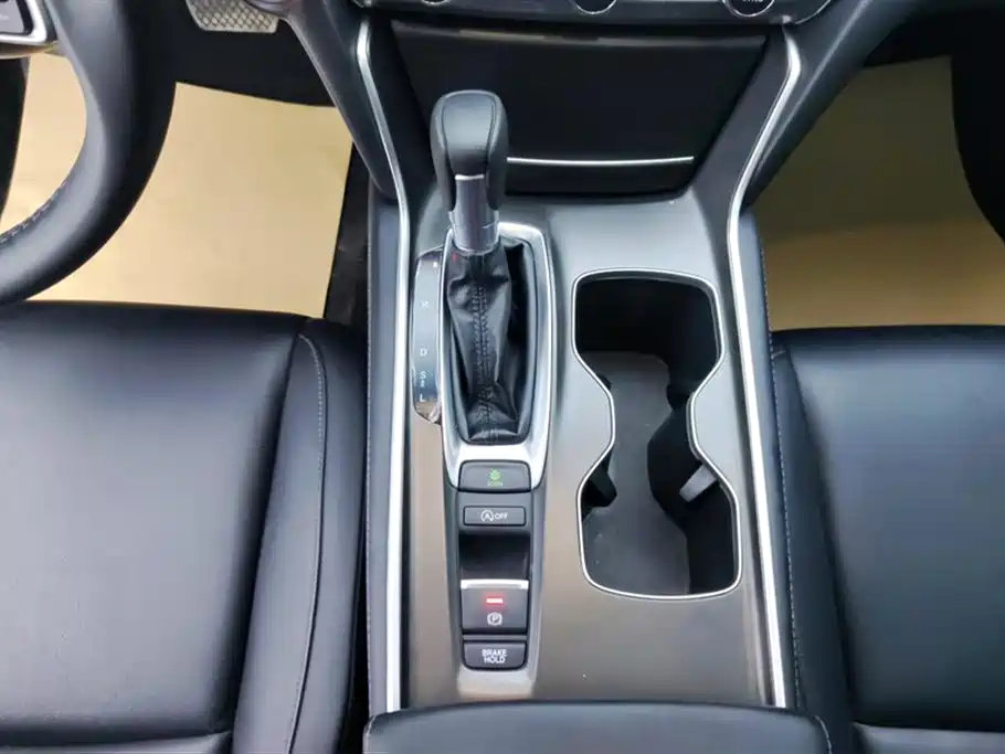 Honda Accord 2018 — фото 16