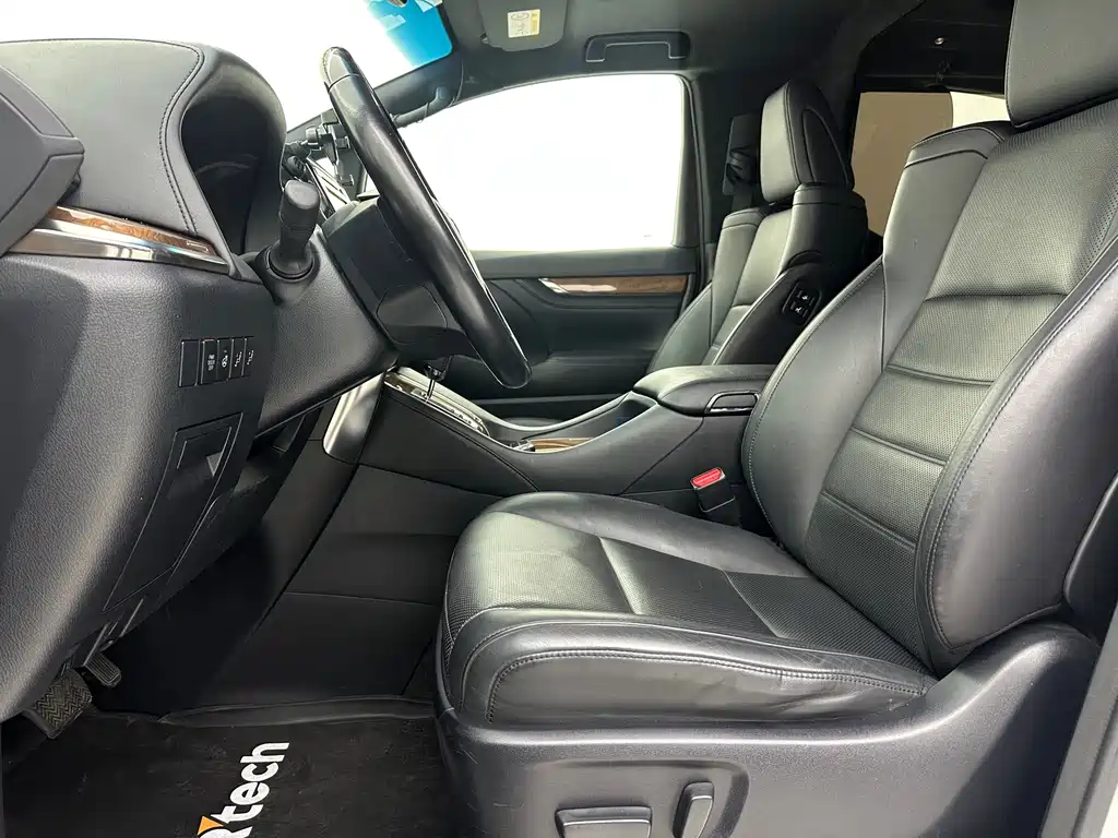 Toyota Alphard 2017 — фото 18