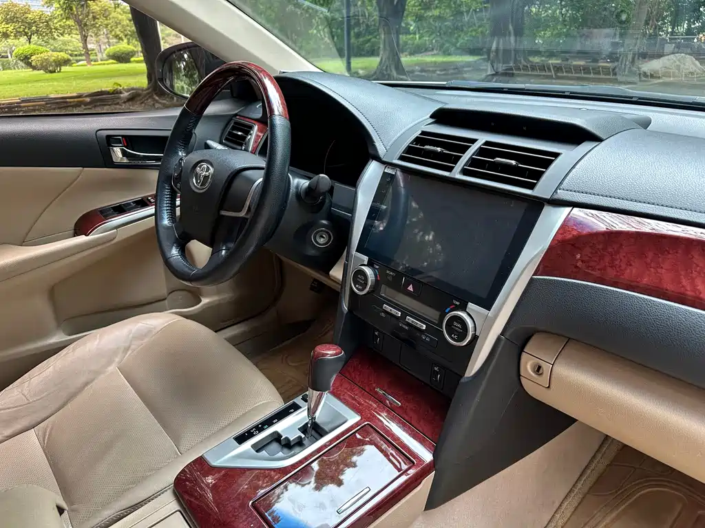 Toyota Camry 2014 — фото 13