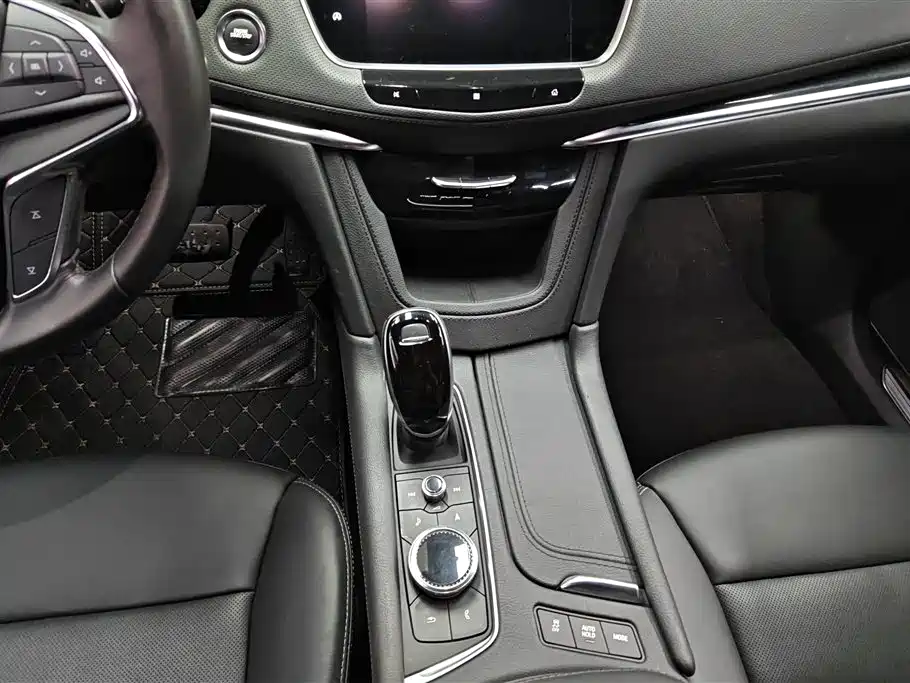 Cadillac XT5 2020 — фото 16