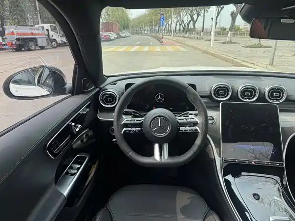 Mercedes-Benz C-Class 2024