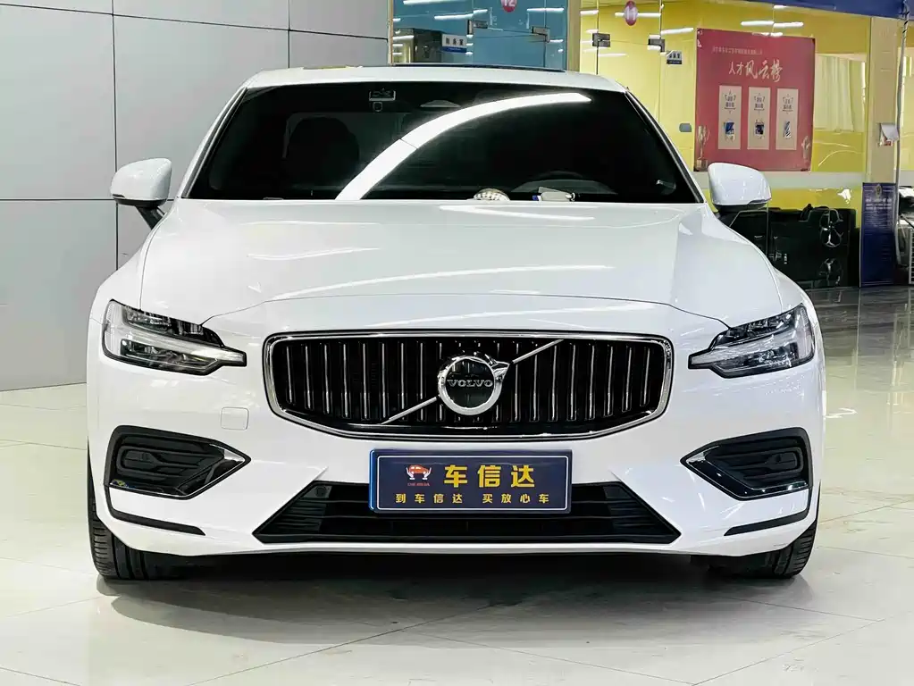 Volvo S60 2023 — фото 2