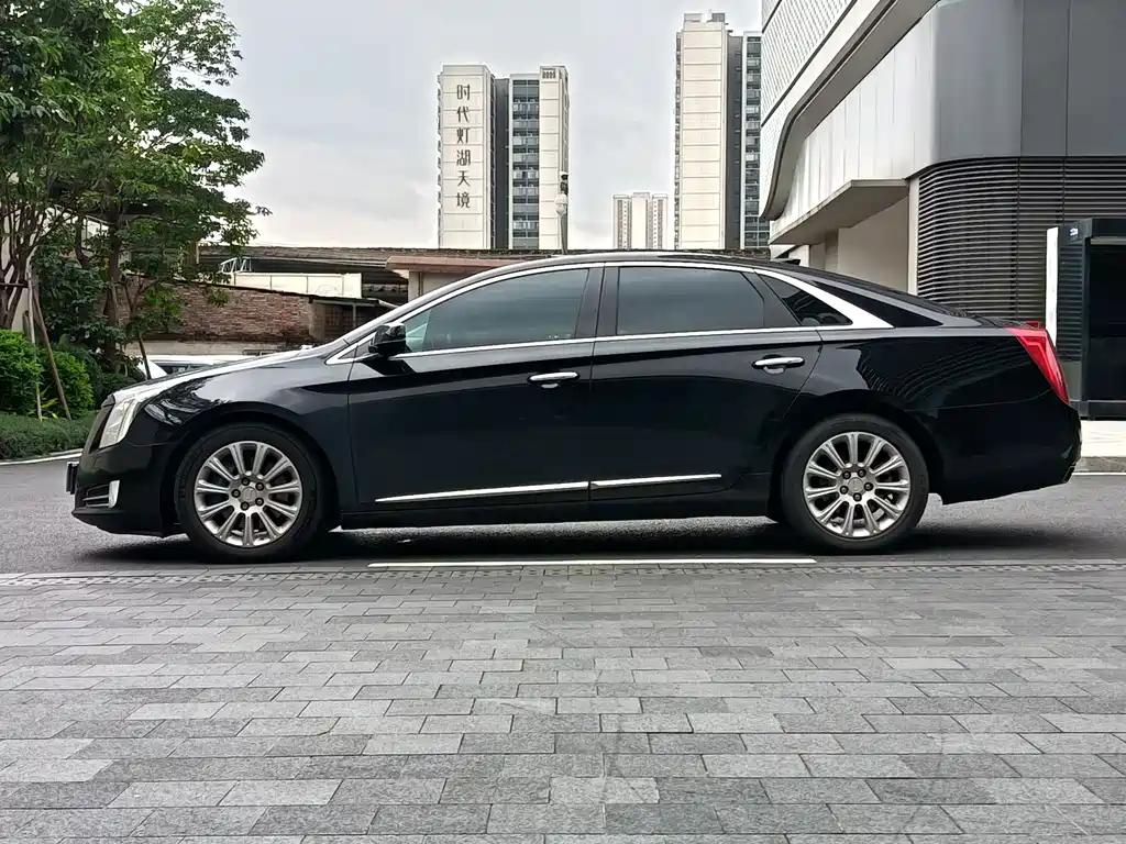 Cadillac XTS 2017 — фото 12