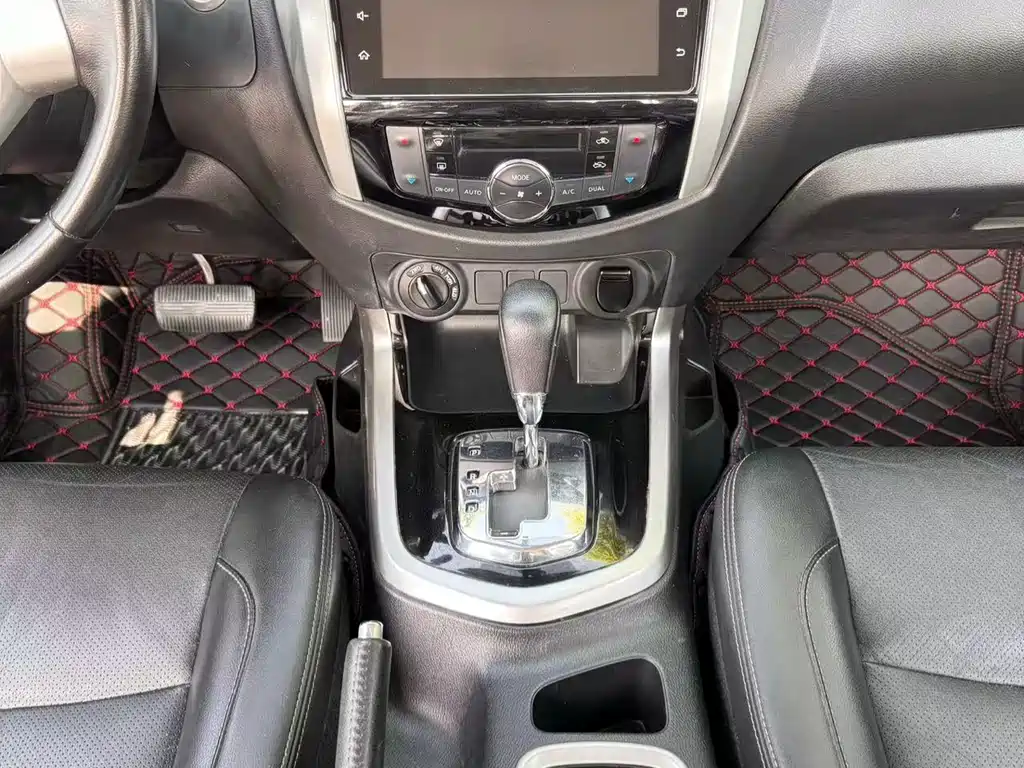 Nissan Navara 2022 — фото 17
