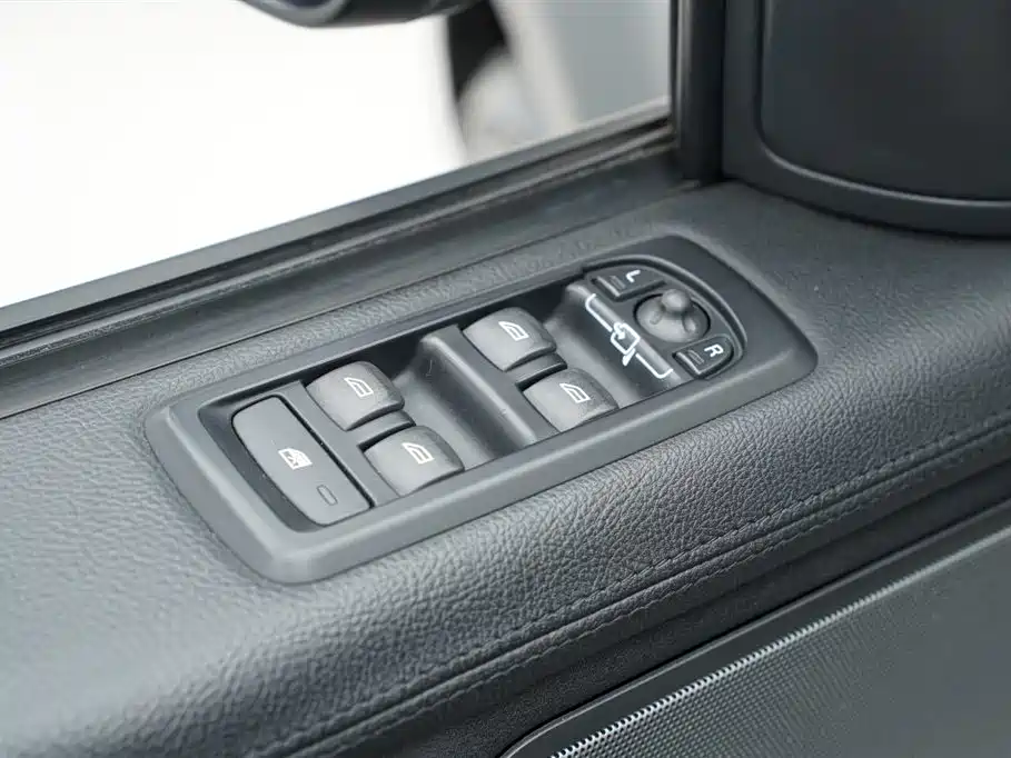 Land Rover Sport 2011 — фото 11