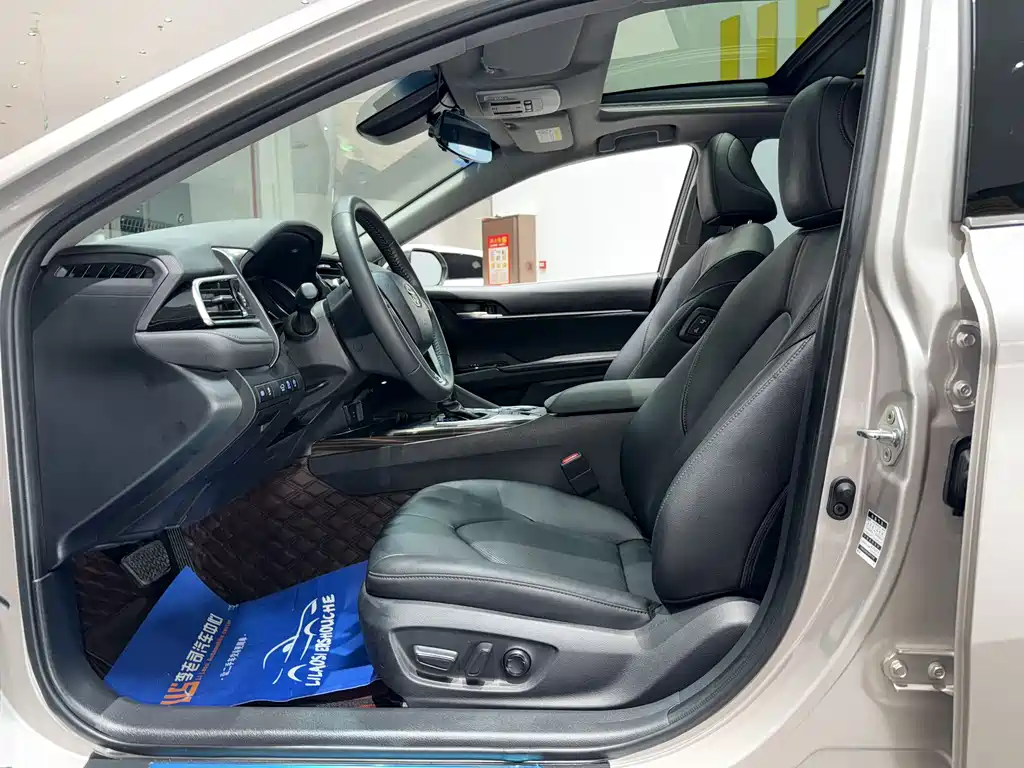 Toyota Camry 2020 — фото 18