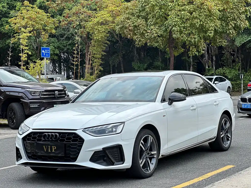 Audi A4L 2023 — фото 1