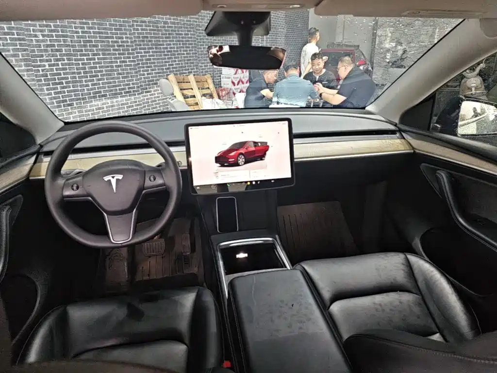 Tesla Model Y 2023 — фото 10