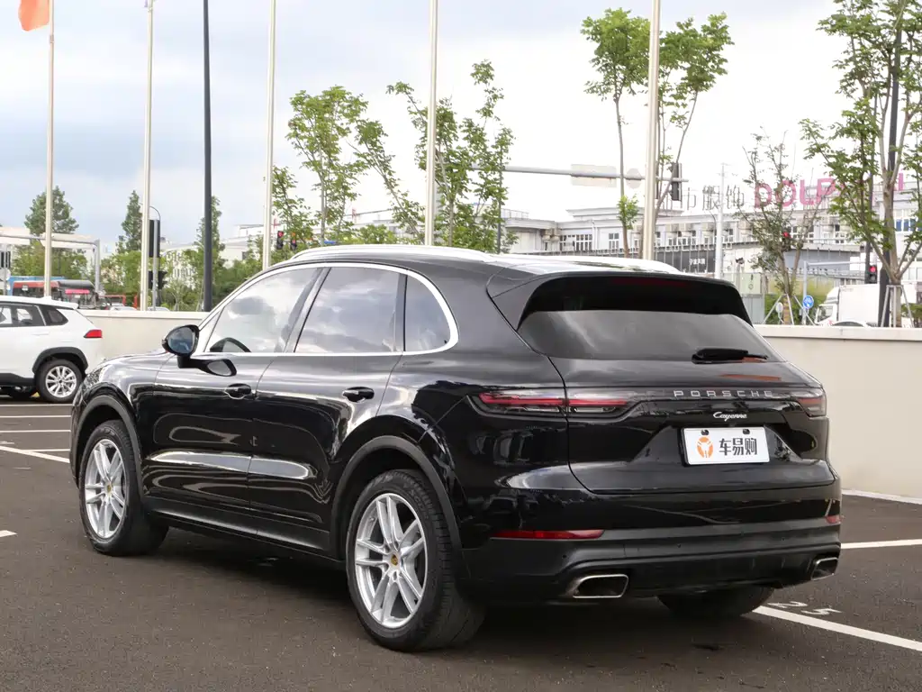 Porsche Cayenne 2019 — фото 22