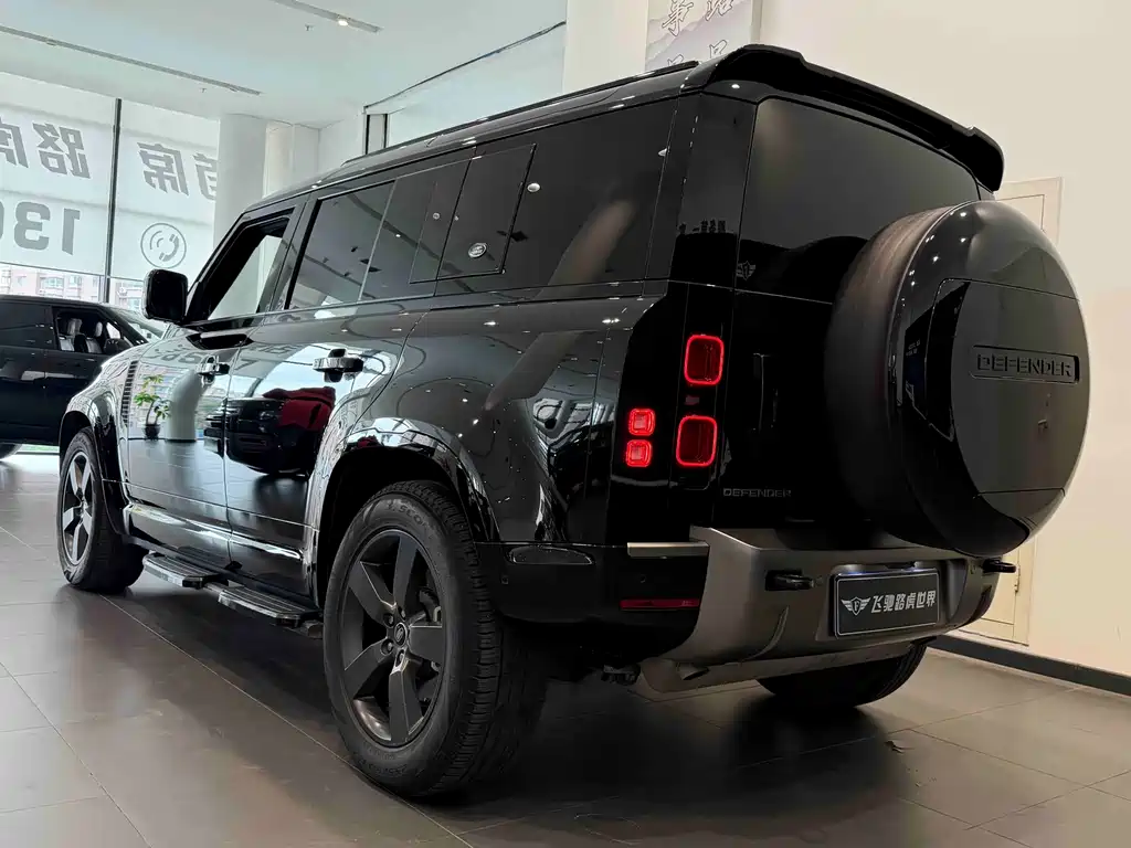Land Rover Defender 2023 — фото 22