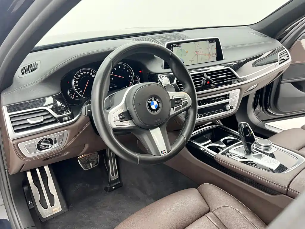 BMW 7 Series 2018 — фото 8