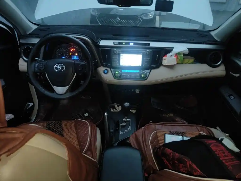 Toyota RAV4 2015 — фото 13
