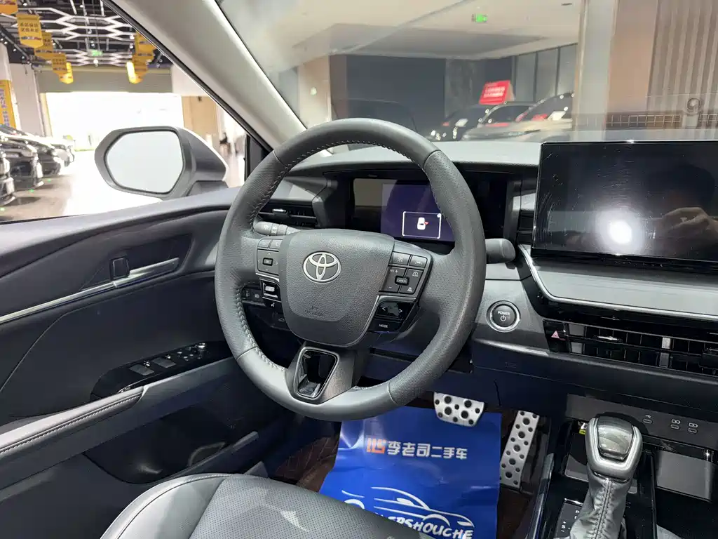 Toyota Camry 2025 — фото 11