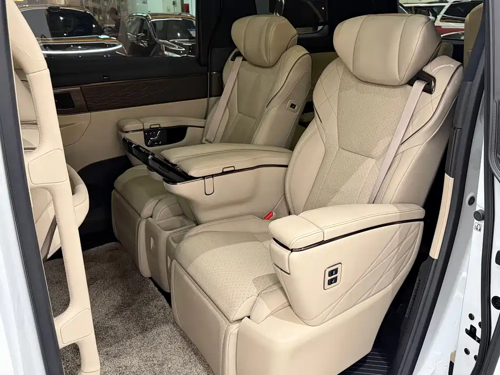 Toyota Vellfire 2023 — фото 8