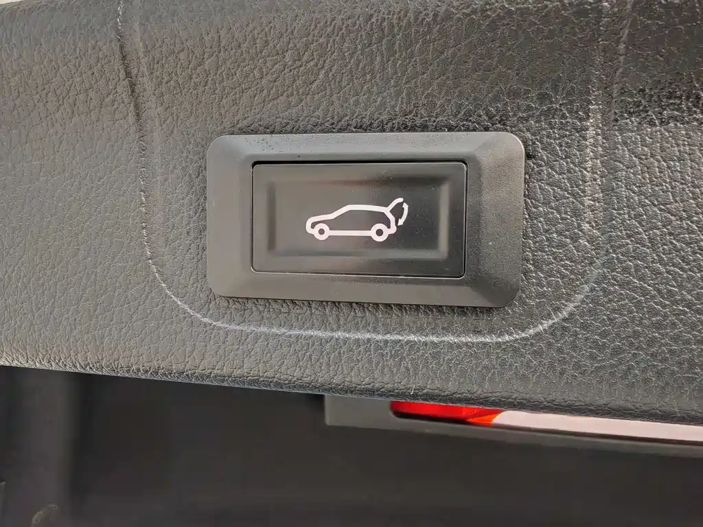 Mercedes-Benz C-Class 2023 — фото 9