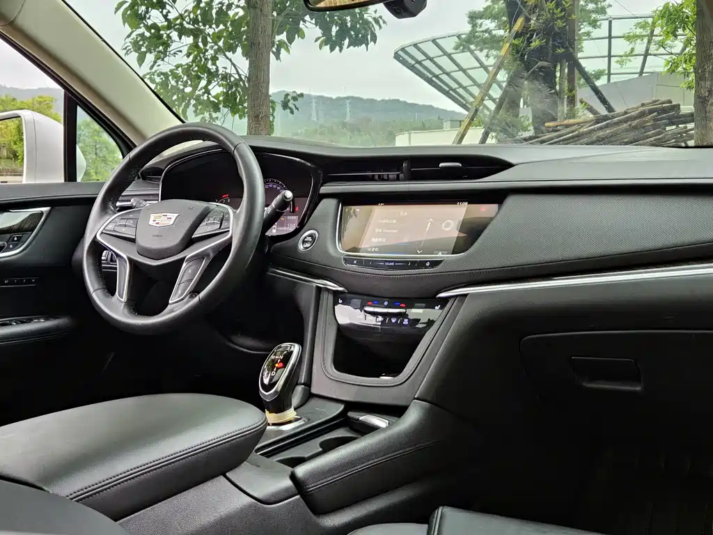 Cadillac XT5 2016 — фото 16