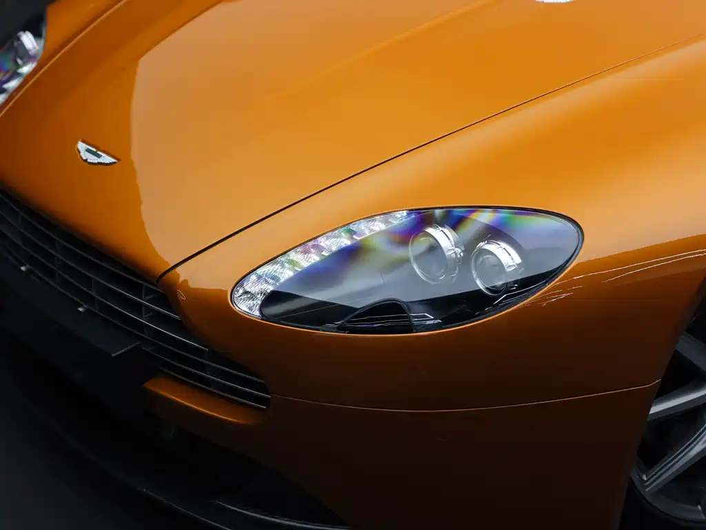 Aston Martin V8 Vantage 2013 — фото 26