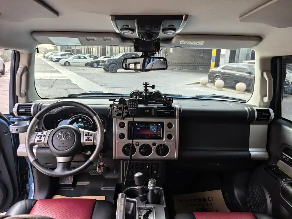 Toyota FJ Cruiser 2020 — фото 13