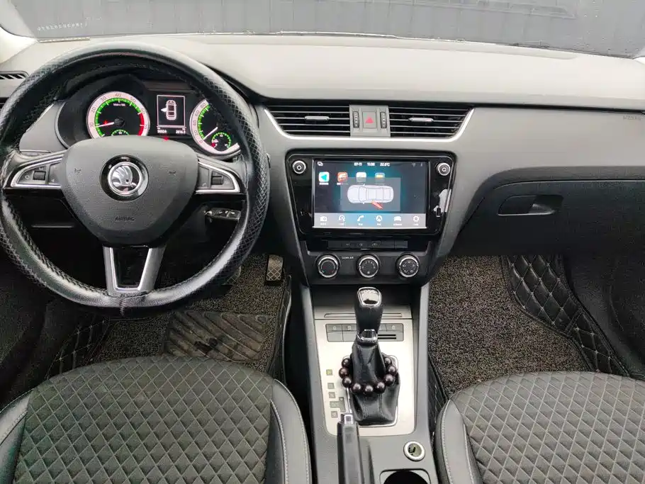 Skoda Octavia 2017 — фото 12