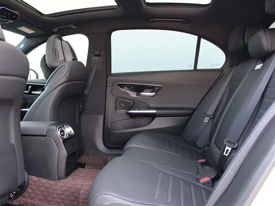 Mercedes-Benz C-Class 2023 — фото 2