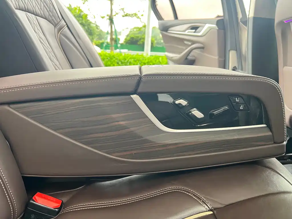 BMW 5 Series 2018 — фото 18