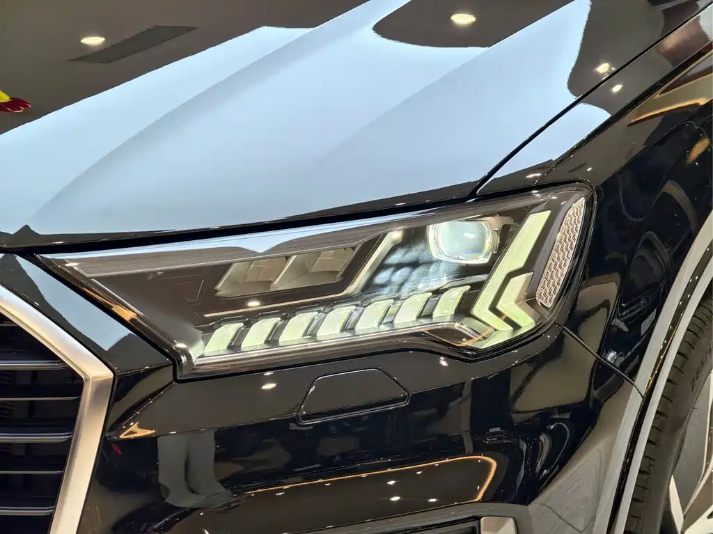 Audi Q7 2023 — фото 25
