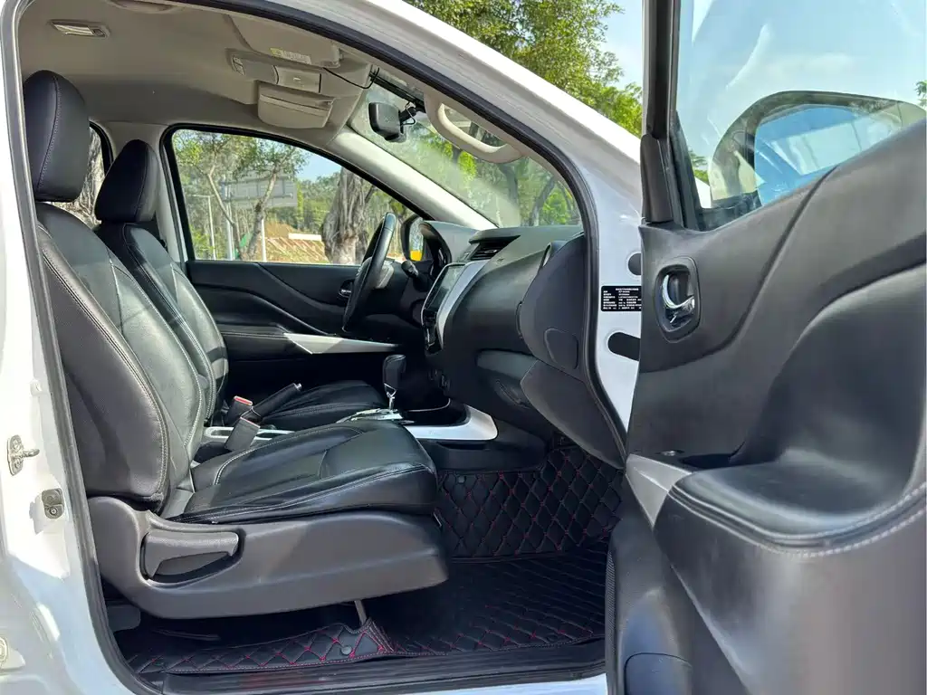 Nissan Navara 2022 — фото 13