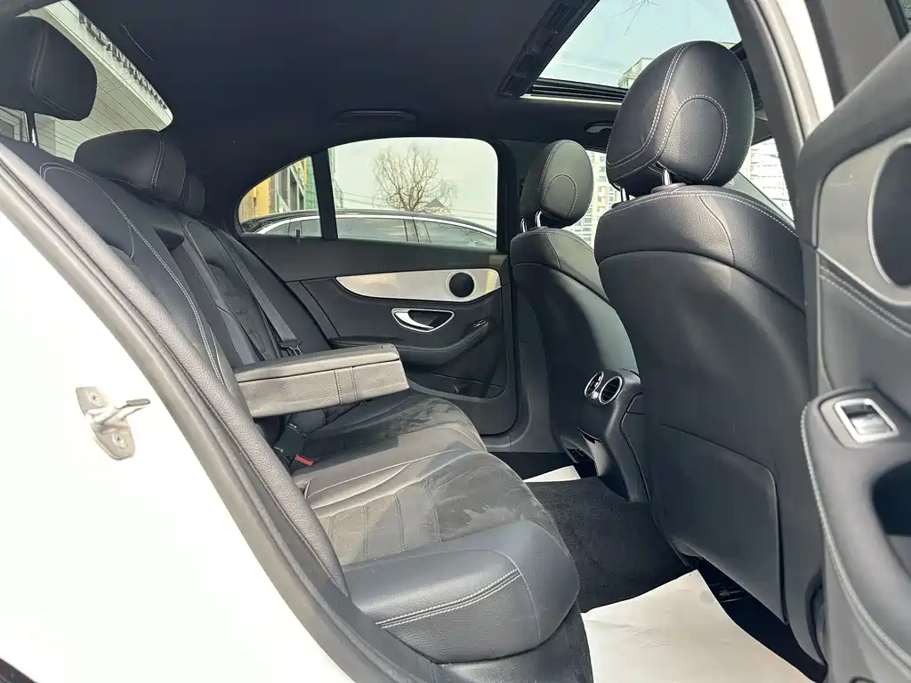 Mercedes-Benz C-Class 2018 — фото 16