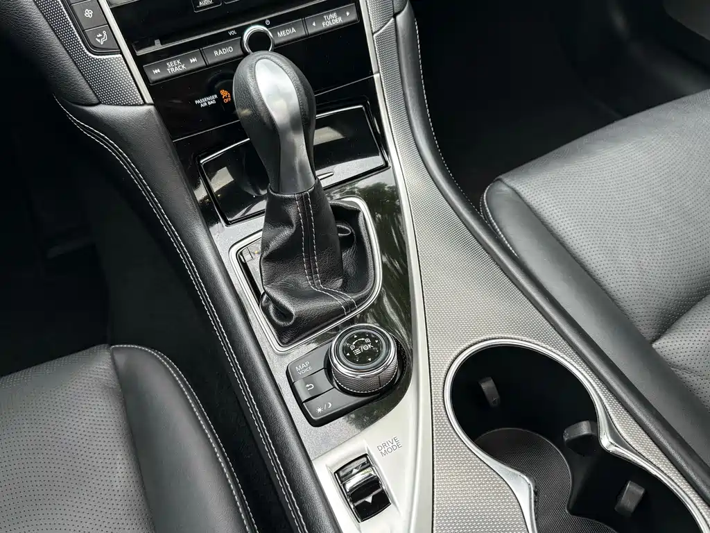Infiniti Q50L 2015 — фото 11