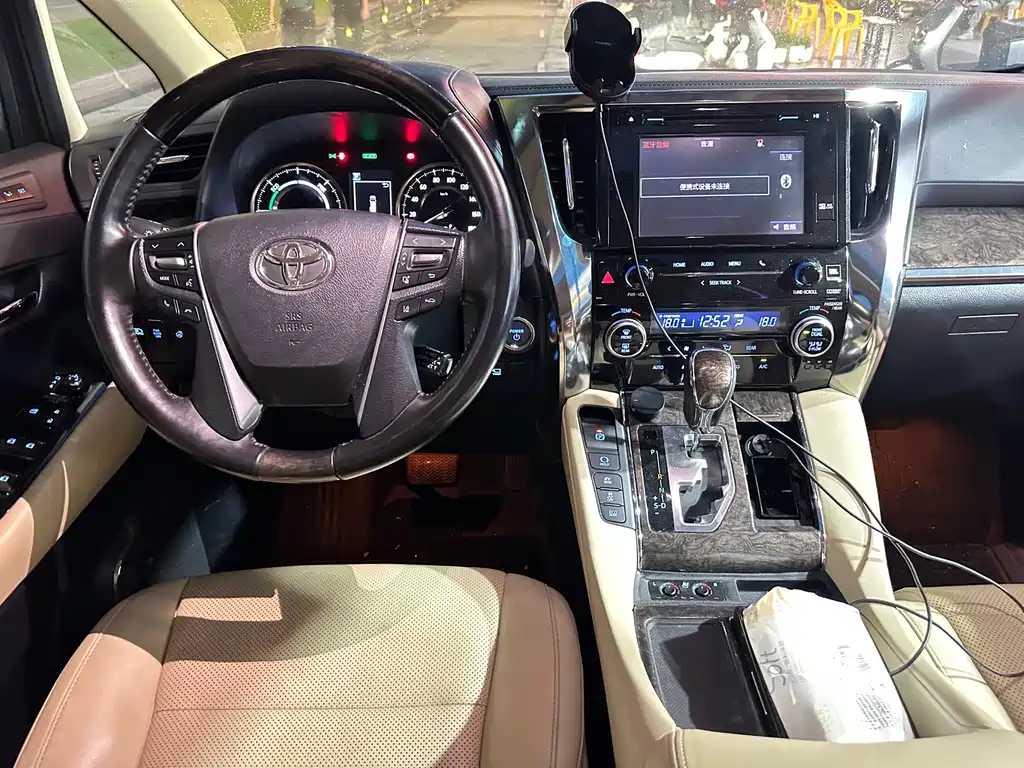 Toyota Vellfire 2020 — фото 11