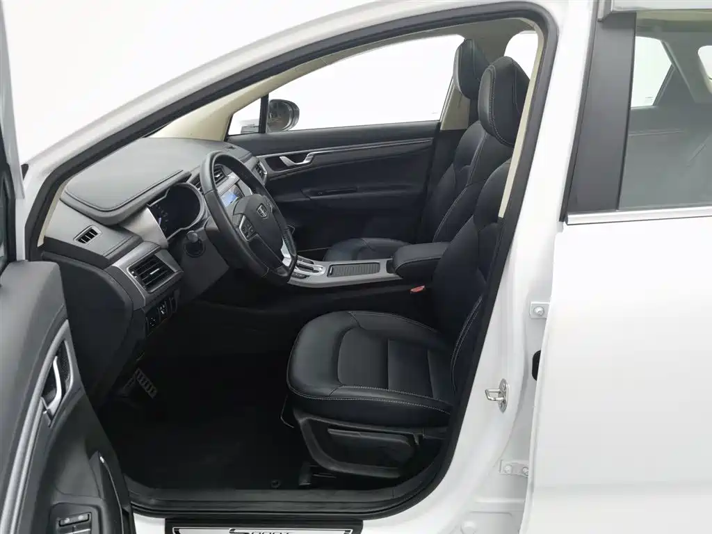 Geely Emgrand GS 2018 — фото 10